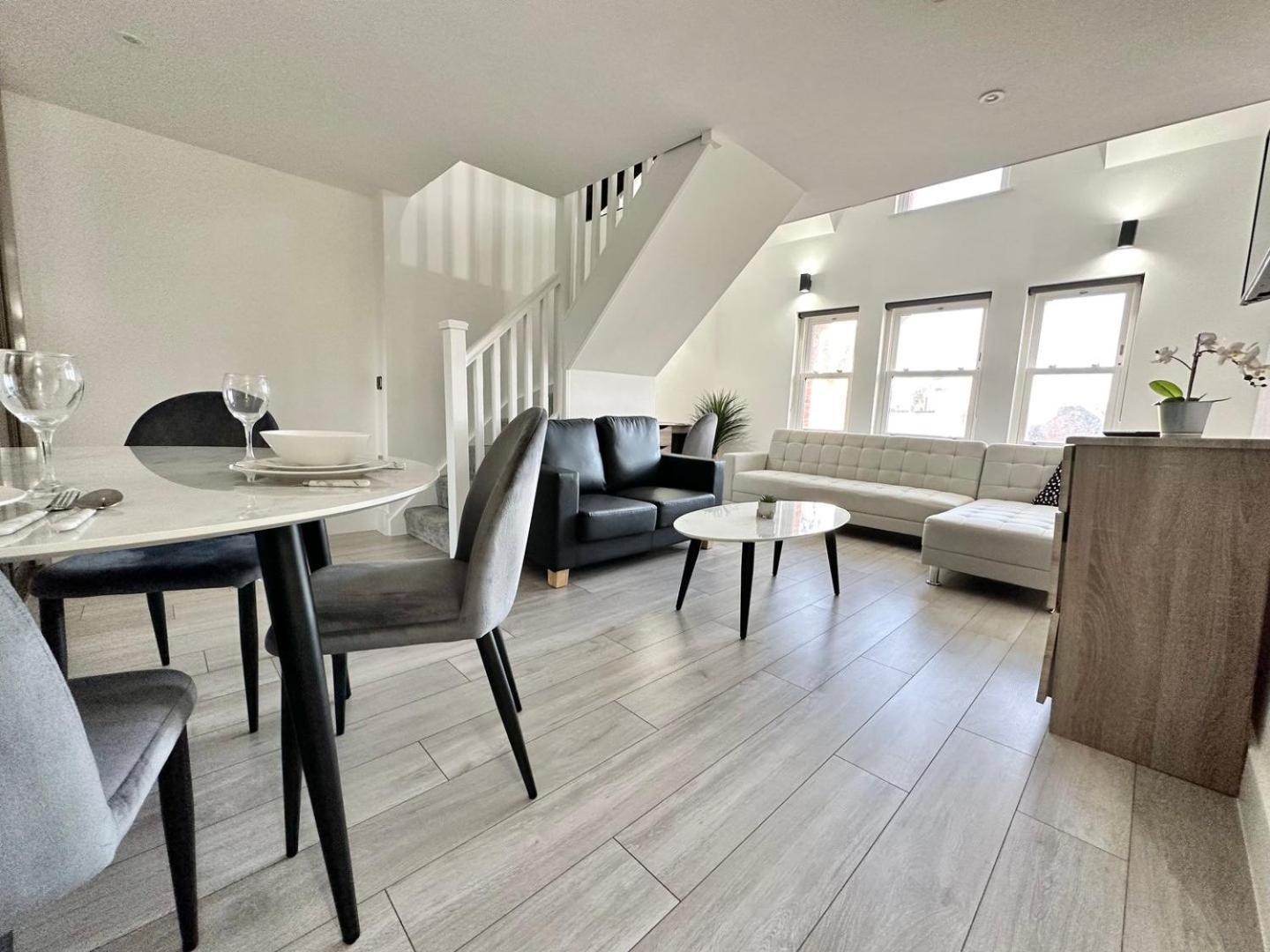 Luxury Duplex City Centre Apartment ليدز المظهر الخارجي الصورة