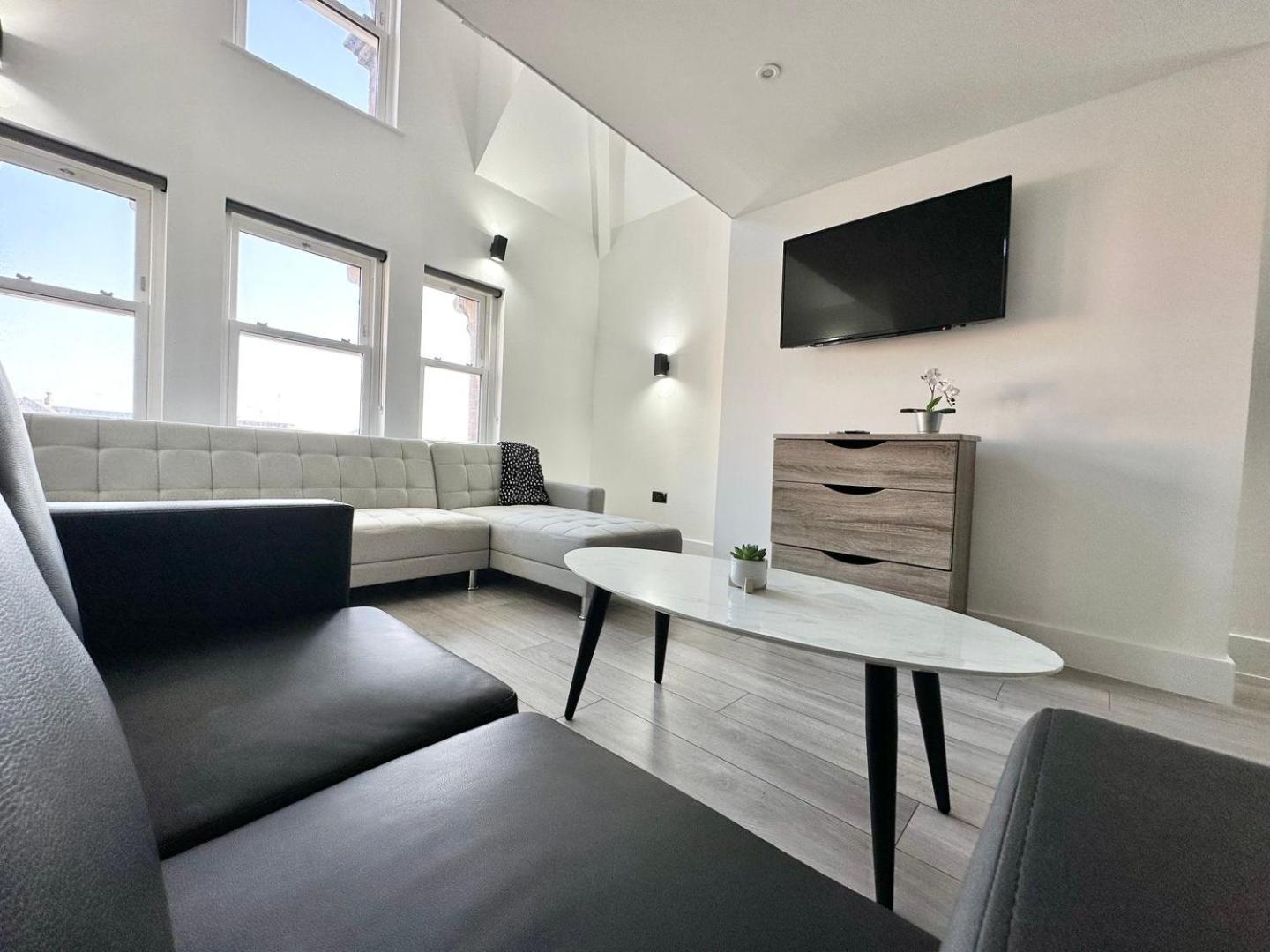Luxury Duplex City Centre Apartment ليدز المظهر الخارجي الصورة