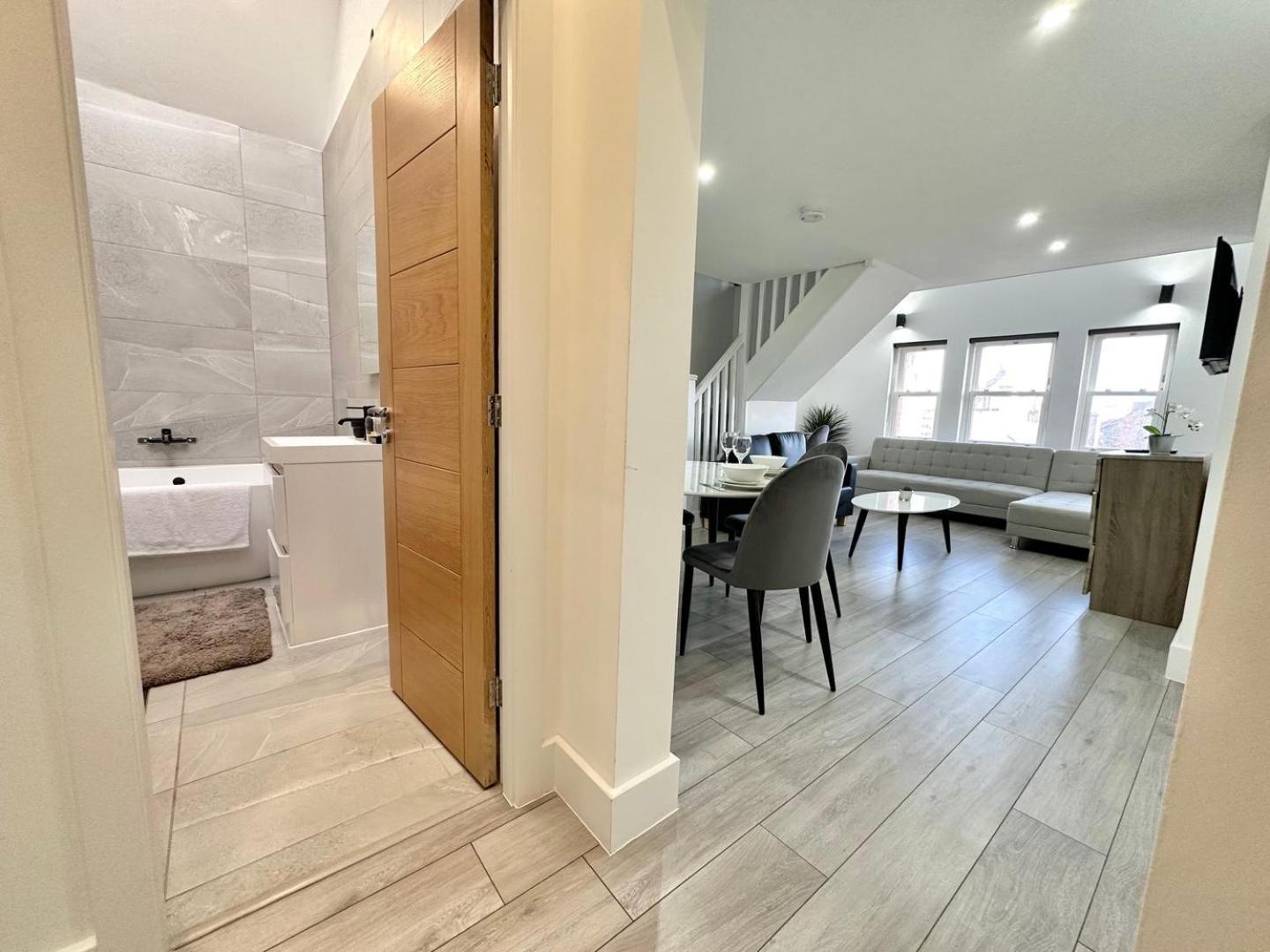 Luxury Duplex City Centre Apartment ليدز المظهر الخارجي الصورة